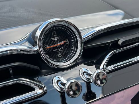 Used 2025 Bentley Bentayga image 36
