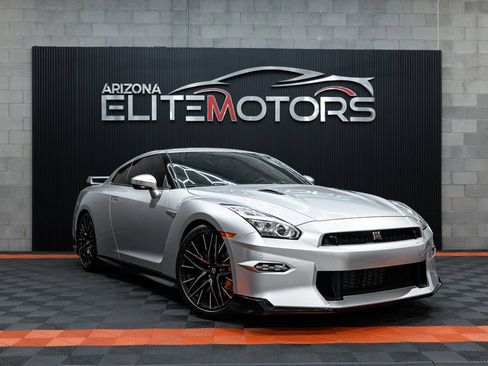 Used 2024 Nissan GT-R Premium w/ Floor Mat Package AWD/4WD image 3