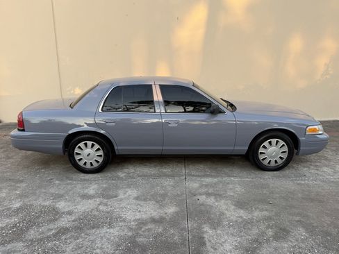 Used 2009 Ford Crown Victoria Police Interceptor image 2