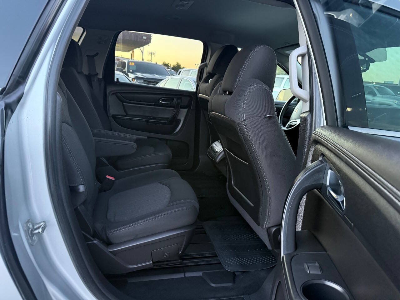Used 2016 Chevrolet Traverse LT FWD image 12