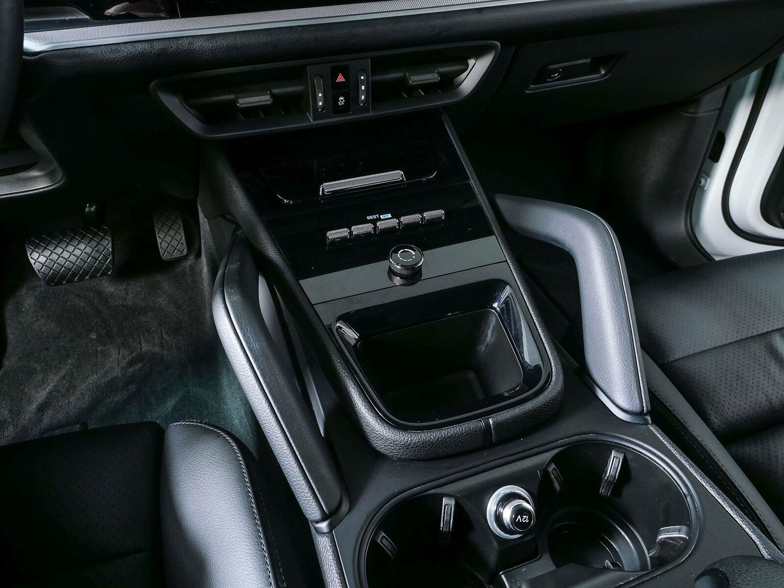 Certified 2024 Porsche Cayenne AWD/4WD image 18