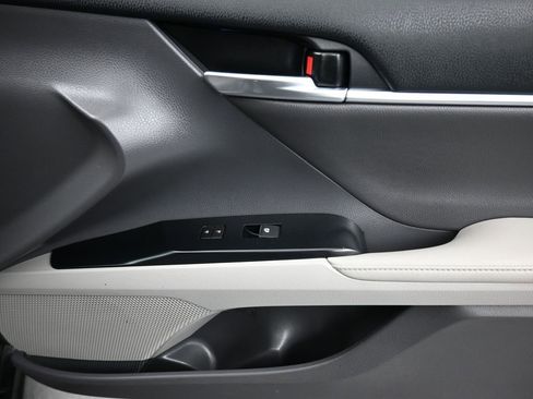 Used 2019 Toyota Camry XSE image 37