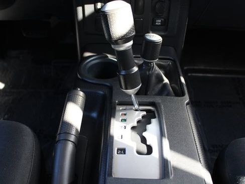 Used 2011 Toyota FJ Cruiser 4WD w/ Upgrade Pkg image 32