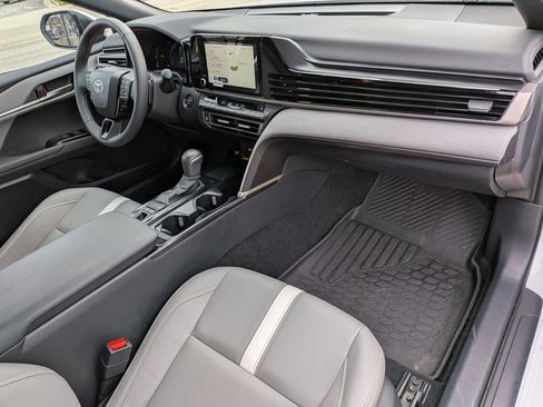 Used 2025 Toyota Camry SE w/ Convenience Package image 37