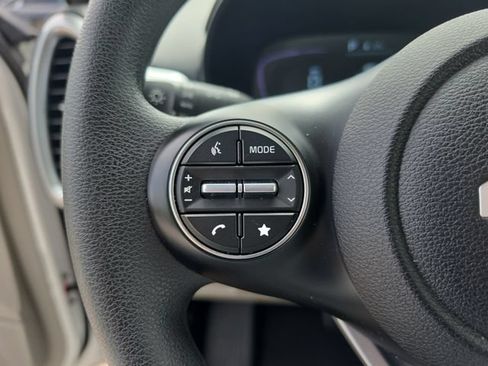 Certified 2025 Kia Soul LX w/ LX Technology Package FWD image 19