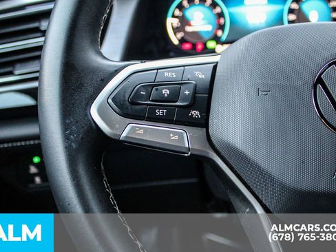 Used 2025 Volkswagen Atlas Cross Sport SE image 25