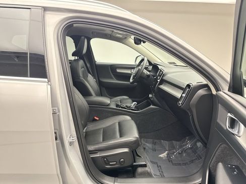 Used 2024 Volvo XC40 B5 Plus AWD/4WD image 18