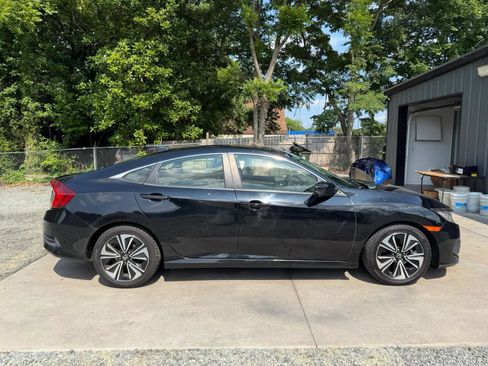 Used 2018 Honda Civic EX-T image 3