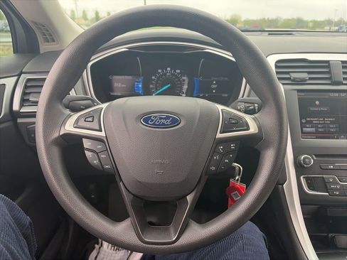 Used 2016 Ford Fusion SE image 16