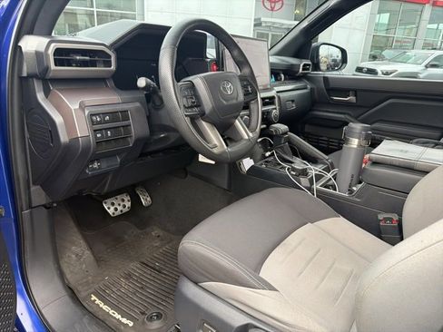 Used 2024 Toyota Tacoma TRD Sport image 3