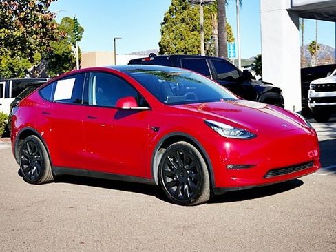 Used 2023 Tesla Model Y Long Range image 6