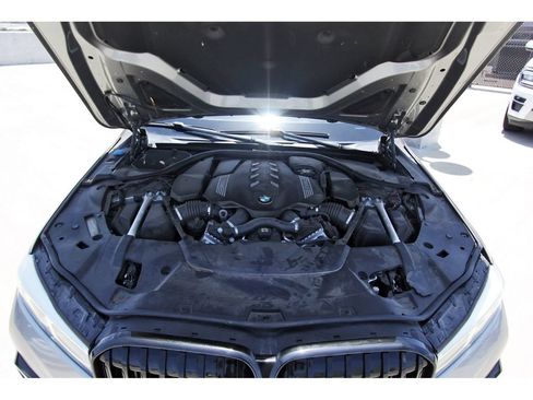 Used 2022 BMW 750i xDrive w/ Executive Package AWD/4WD image 31