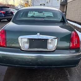 Used 2001 Lincoln Town Car Signature RWD image 11