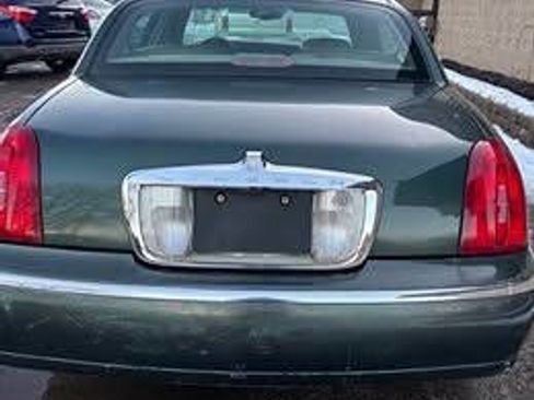 Used 2001 Lincoln Town Car Signature RWD image 11