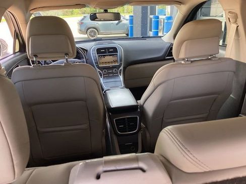 Used 2017 Lincoln MKX Select w/ Select Plus Package AWD/4WD image 14