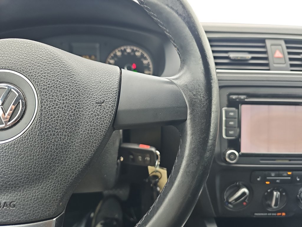 Used 2011 Volkswagen Jetta SE FWD image 18