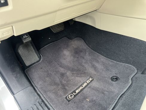 Used 2022 Lexus GX 460 Premium w/ Premium Package image 17