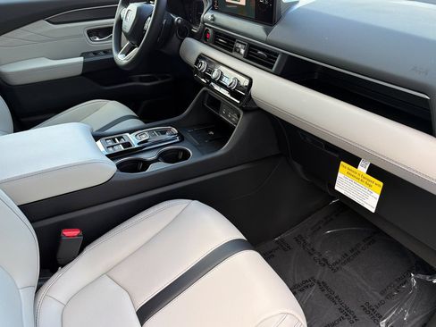New 2026 Honda Pilot Touring image 16