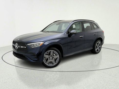 Used 2023 Mercedes-Benz GLC 300 4MATIC image 1