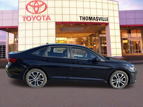 Used 2025 Volkswagen Jetta Sport image 4