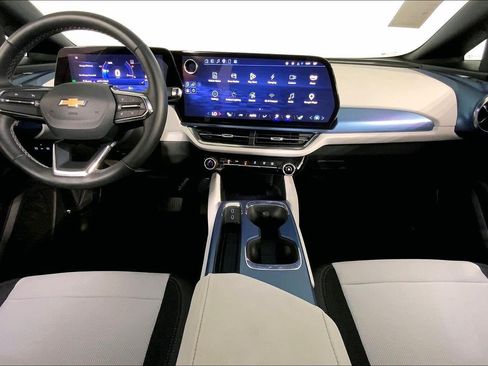 Used 2025 Chevrolet Equinox EV LT FWD image 15