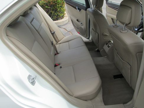 Used 2012 Mercedes-Benz C 250 Sedan image 9