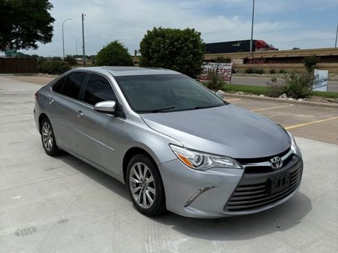 Used 2016 Toyota Camry XLE w/ Moonroof Package FWD image 1