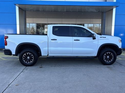 Used 2023 Chevrolet Silverado 1500 ZR2 w/ Technology Package image 2