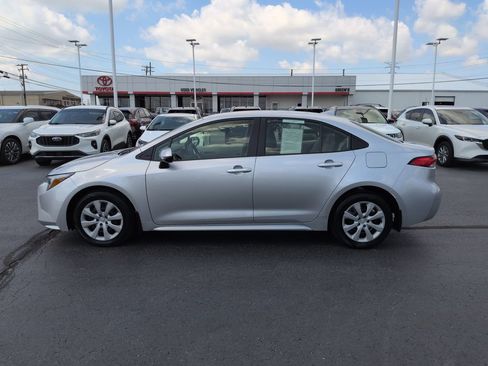 Used 2024 Toyota Corolla LE FWD image 2
