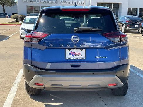 Used 2023 Nissan Rogue SV image 6