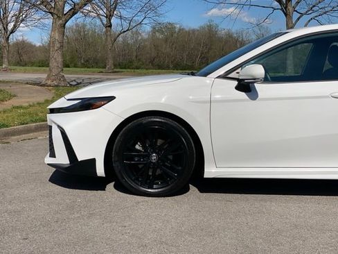 Used 2025 Toyota Camry SE image 10