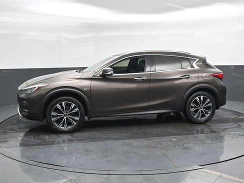 Used 2017 INFINITI QX30 Premium w/ Technology Package image 7