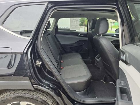 Used 2022 Volkswagen Taos SE image 14