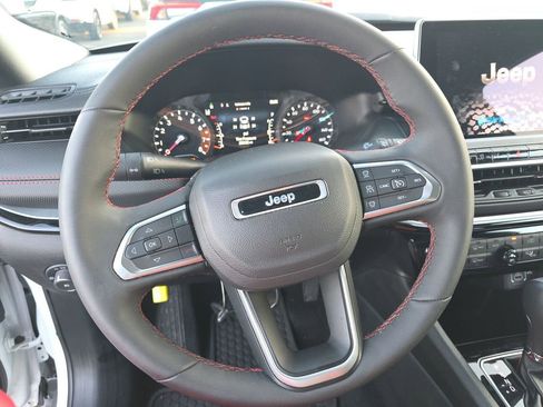 Used 2024 Jeep Compass Trailhawk w/ Trailhawk Convenience Group AWD/4WD image 5