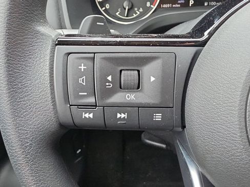 Used 2023 Nissan Rogue SV AWD/4WD image 13