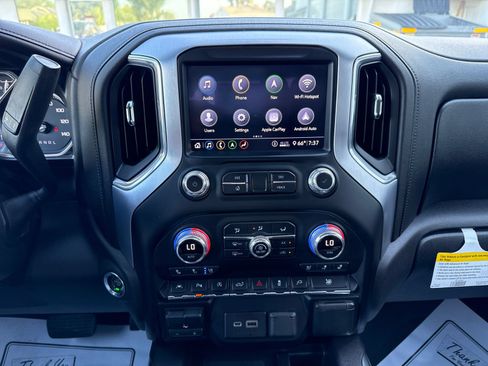 Used 2020 GMC Sierra 1500 SLT w/ SLT Premium Plus Package AWD/4WD image 18
