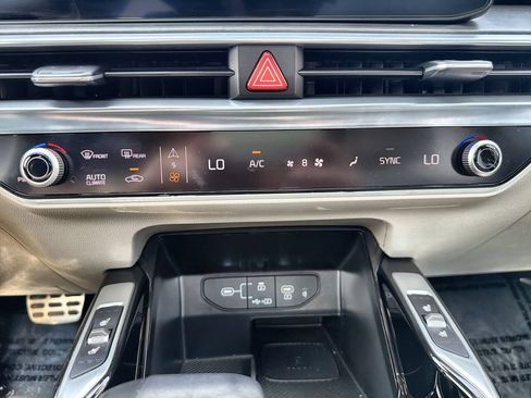 Used 2024 Kia Sorento SX AWD/4WD image 17
