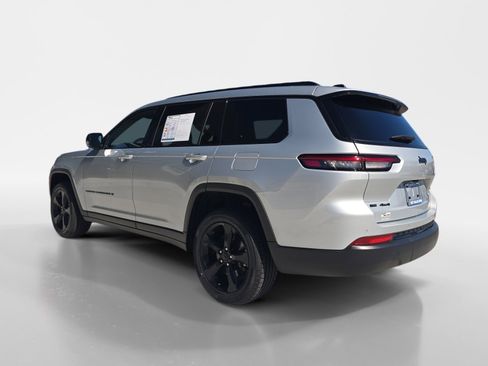 Used 2023 Jeep Grand Cherokee L Altitude image 5