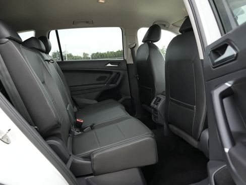 Used 2018 Volkswagen Tiguan SE w/ 3rd Row Seat Package AWD/4WD image 21