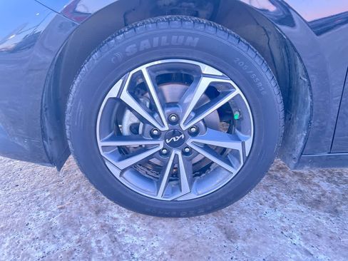 Certified 2022 Kia Forte LXS image 10