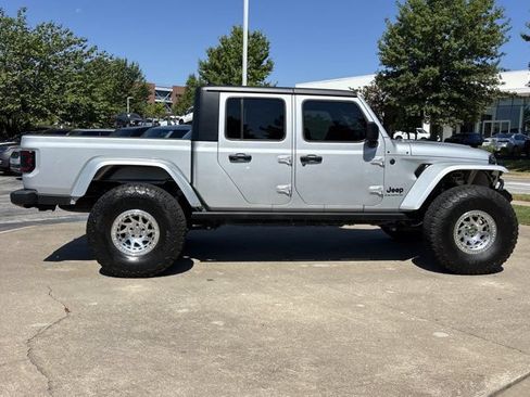 Used 2024 Jeep Gladiator Sport AWD/4WD image 2