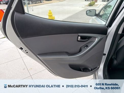 Used 2015 Hyundai Elantra SE w/ Option Group 02 FWD image 18