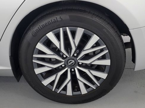 Used 2024 Nissan Altima 2.5 SV image 11