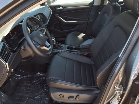 Certified 2023 Volkswagen Jetta SE FWD image 17