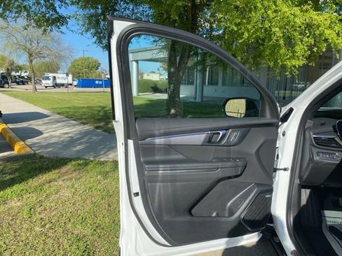 Used 2025 Buick Enclave Sport Touring image 12