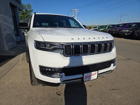 Used 2024 Jeep Wagoneer Series II w/ Flexible Seating Group AWD/4WD image 13