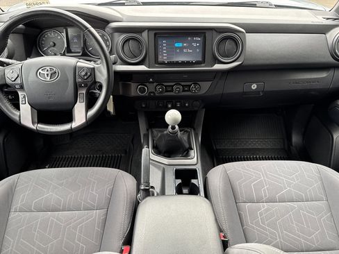 Used 2019 Toyota Tacoma TRD Off-Road w/ Technology Package AWD/4WD image 13