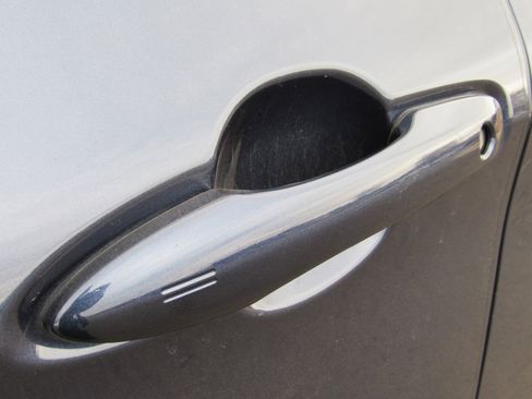 Used 2019 Toyota Avalon Limited image 11