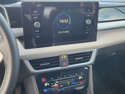 Certified 2025 Volkswagen Taos SE image 13