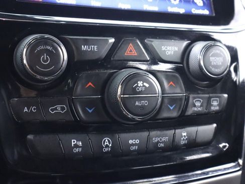 Used 2020 Jeep Grand Cherokee Limited w/ Luxury Group II image 22